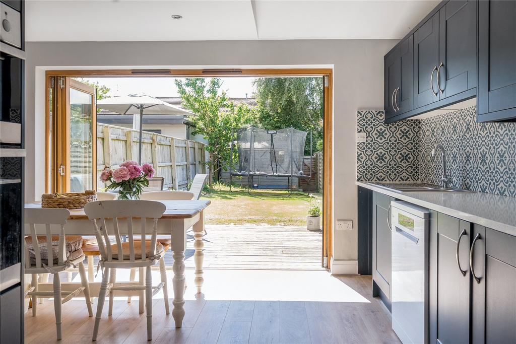 Dining To Garden