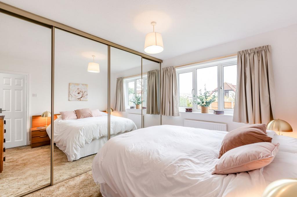 Mster bedroom