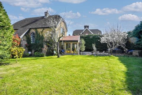 4 bedroom detached house for sale, Lower Road, East Farleigh, ME15