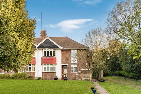 22 Madison Gardens, Bromley, BR2 0SJ