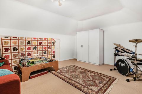 22 Madison Gardens, Bromley, BR2 0SJ