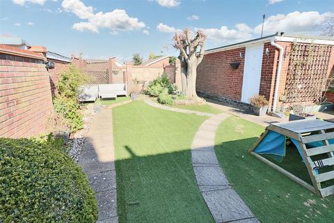 8 Bittern Green, Lowestoft, NR33 8PH