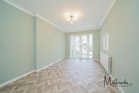 3 bedroom semi-detached house to rent, Wyre Drive, Worsley, M28