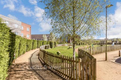 2 bedroom flat for sale, The Kilns, Redhill, Surrey