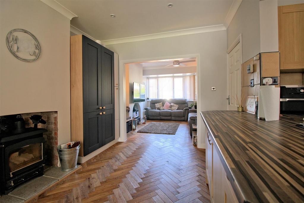 Kitchen into lounge