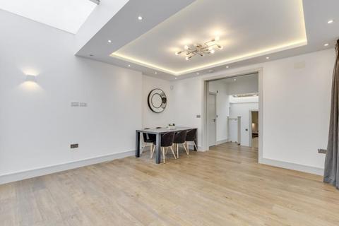 2 bedroom terraced house to rent, Ferncroft Avenue, Hampstead, NW3