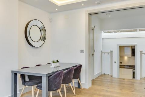 2 bedroom terraced house to rent, Ferncroft Avenue, Hampstead, NW3