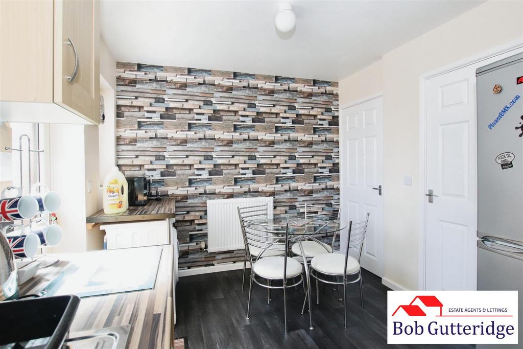 Fitted kitchen/dining room