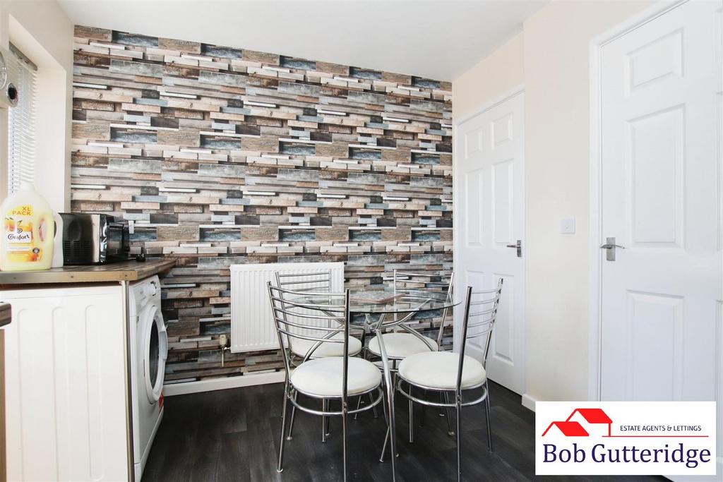 Fitted kitchen/dining room