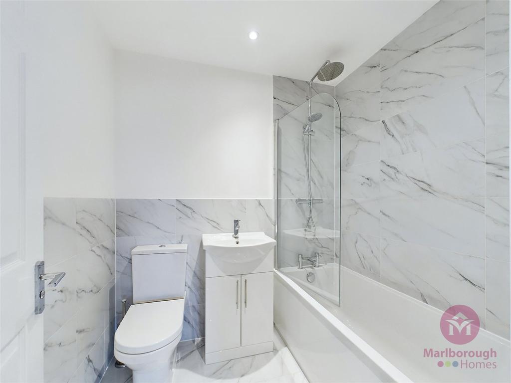 Master Bed En-Suite