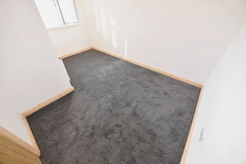 3 bedroom house to rent, 43 St Johns Close  - 3 Bed