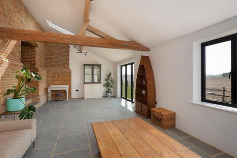 4 bedroom end of terrace house for sale, Frognal Farm Barns, Teynham