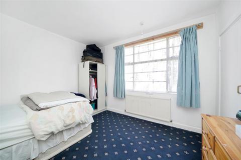 3 bedroom flat for sale, Park Avenue, London NW2
