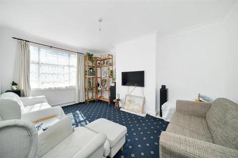 3 bedroom flat for sale, Park Avenue, London NW2