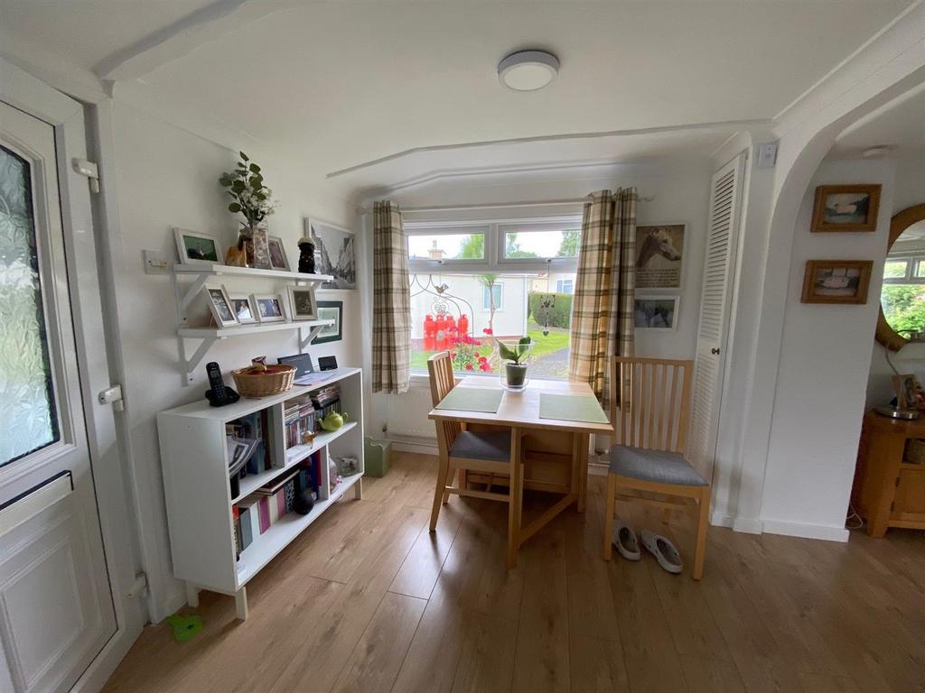 Dining Area.jpg