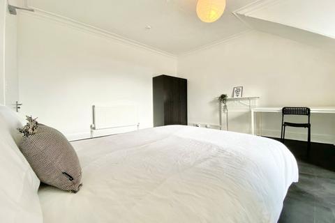 7 bedroom flat to rent, Ruthven Street, Glasgow, G12