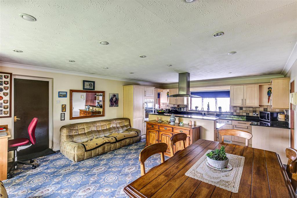 9 Dining - familr room to kitchen.jpg