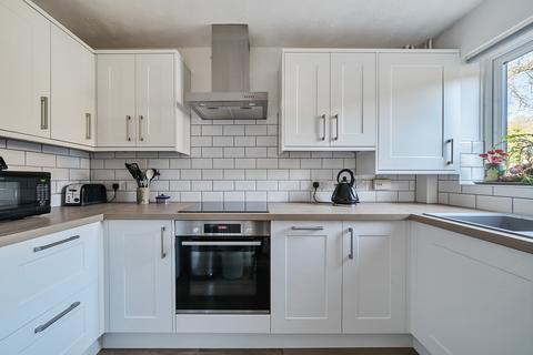 18 Fox Road, Haslemere, GU27 1RG