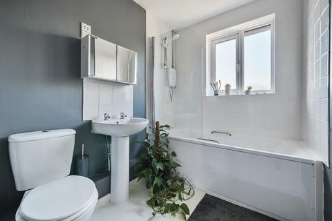 18 Fox Road, Haslemere, GU27 1RG