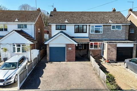 Beacon Rise, Stone, ST15
