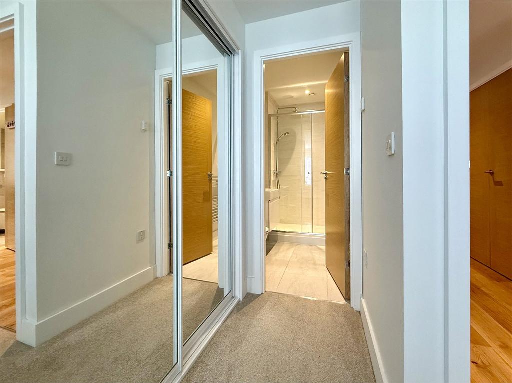 Wardrobe &amp; En-Suite