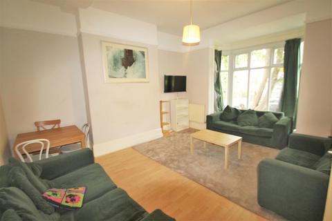 1 bedroom in a house share to rent, Brudenell Road, Hyde Park, Leeds, LS6 1HA