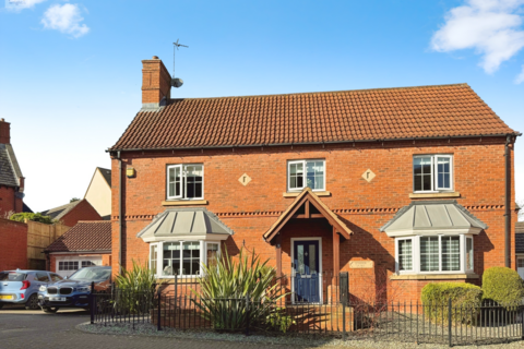 4 bedroom detached house for sale, Bradgate Gardens, Hinckley
