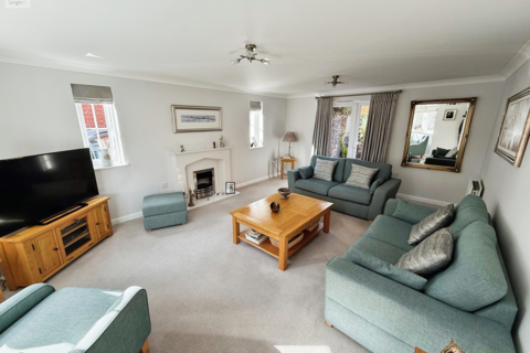 4 bedroom detached house for sale, Bradgate Gardens, Hinckley