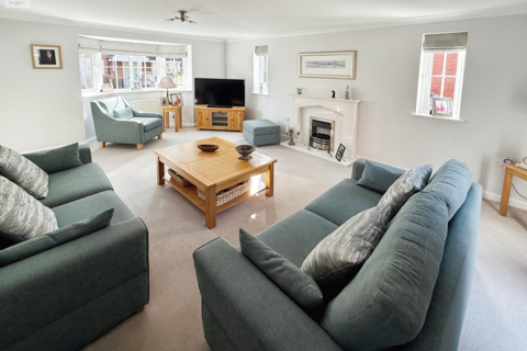 4 bedroom detached house for sale, Bradgate Gardens, Hinckley