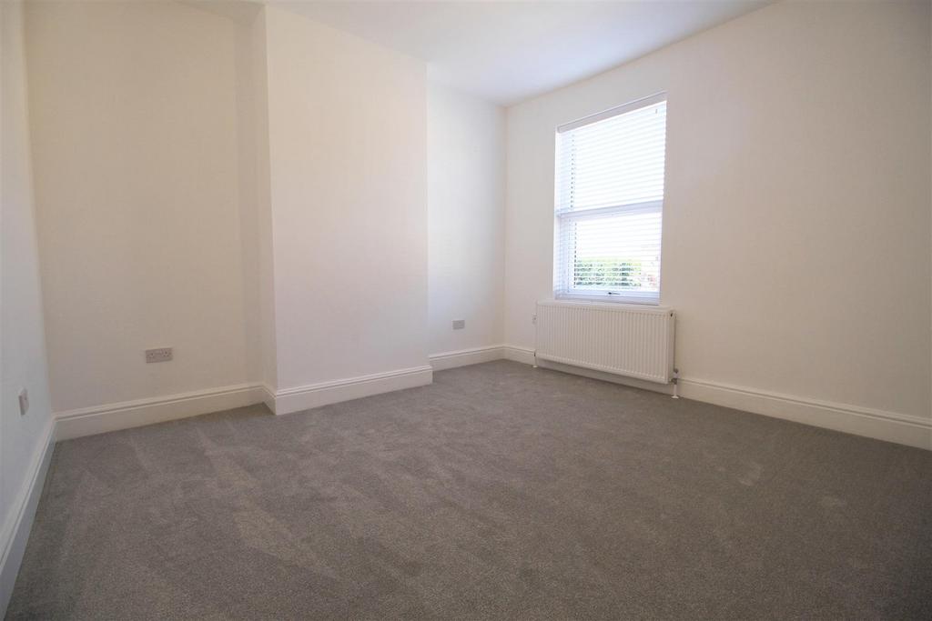 Bedroom 1.jpg