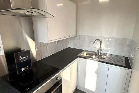 Studio to rent, Hawkes Close, Birmingham B30