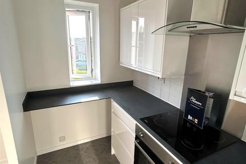 Studio to rent, Hawkes Close, Birmingham B30