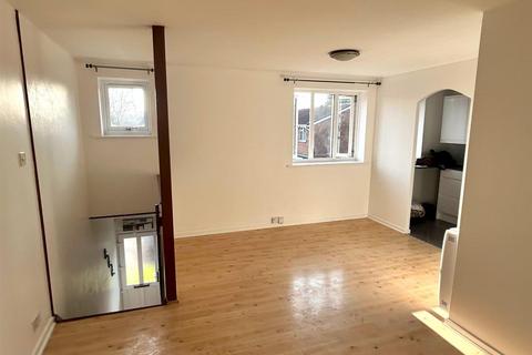 Studio to rent, Hawkes Close, Birmingham B30