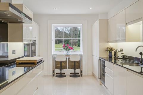 3 bedroom apartment for sale, Missenden Road, Amersham, Buckinghamshire, HP7