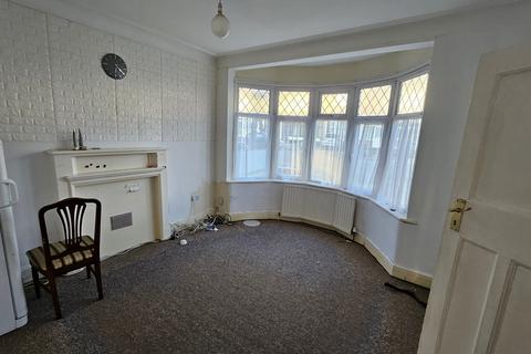 4 bedroom terraced house to rent, Windermere Gardens, Ilford IG4