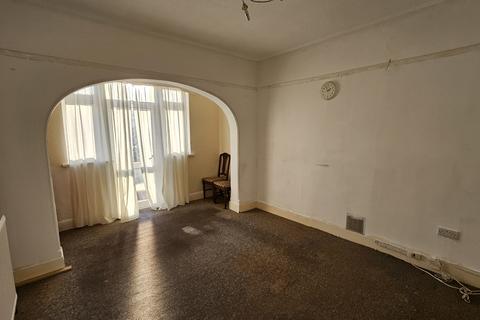 4 bedroom terraced house to rent, Windermere Gardens, Ilford IG4