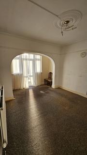 4 bedroom terraced house to rent, Windermere Gardens, Ilford IG4