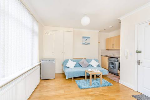 undefined, Welldon Crescent, Harrow, HA1