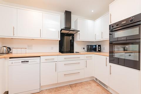 2 bedroom ground floor flat for sale, London Road, Camberley
