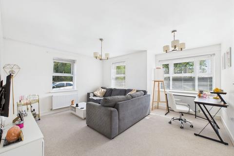 9 Timms Close, Horsham, RH12 4TN