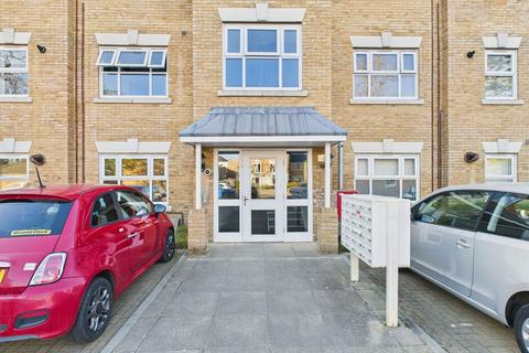 9 Timms Close, Horsham, RH12 4TN
