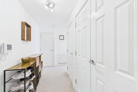 9 Timms Close, Horsham, RH12 4TN