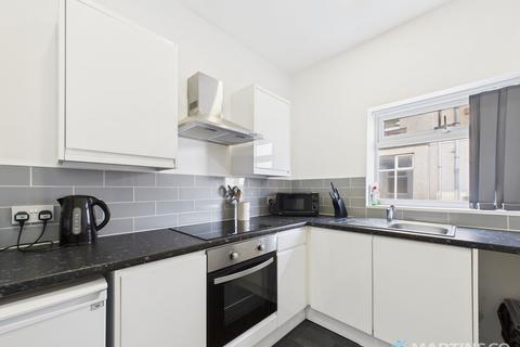 6 bedroom apartment for sale, Station Road, . FY4