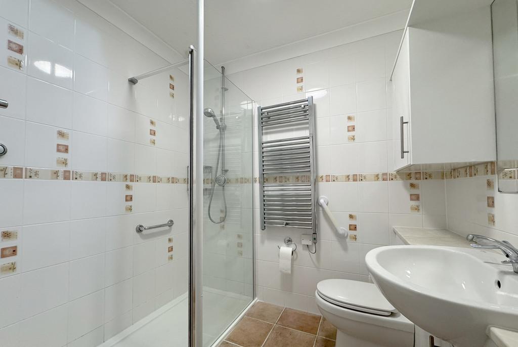 14 PG Shower Room