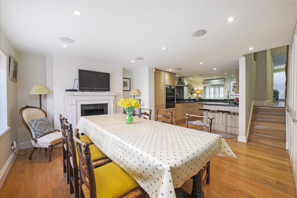11 Montpelier Place Din 2