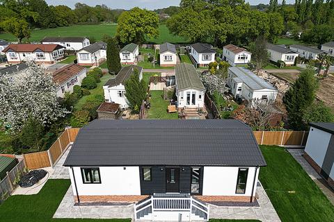 2 bedroom park home for sale, Grosvenor Avenue, Kings Langley WD4