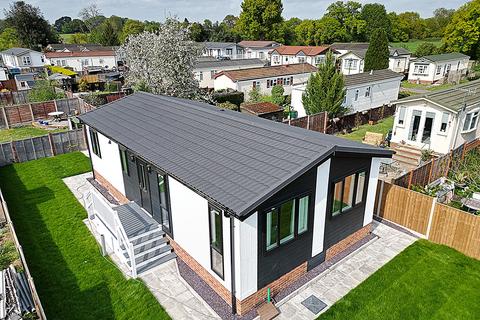 2 bedroom park home for sale, Grosvenor Avenue, Kings Langley WD4