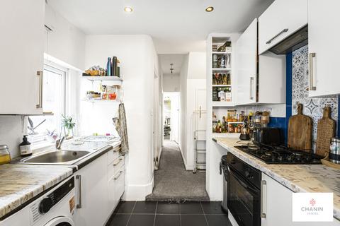 2 bedroom ground floor flat for sale, Sutton Court Road, London E13