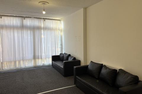 7 bedroom semi-detached house to rent, Haslemere Avenue, Hounslow