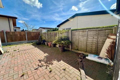 2 bedroom mobile home for sale, The Cedars , Woodbine Close